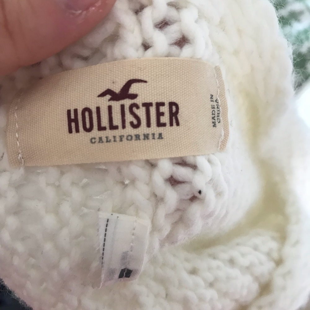 Hollister Beanie and Scarf Set - Picture 3 of 3